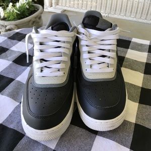 Nike Air Force 1 LV8